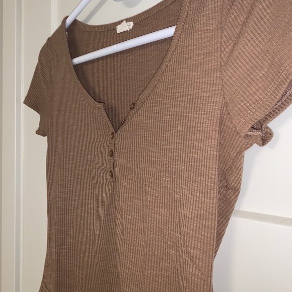 Women’s Tan Button Up Top Size S - Picture 2 of 3